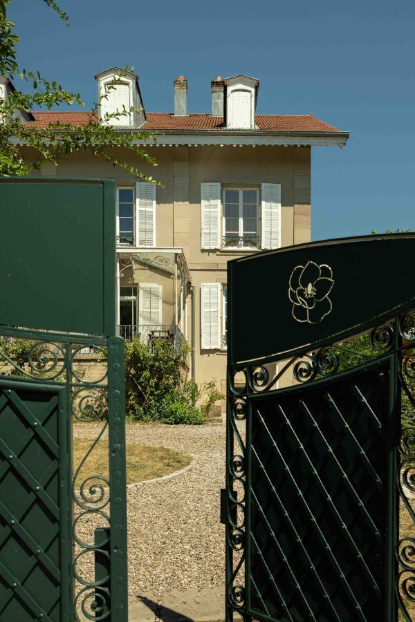 Le Parc Du Magnolia Bed and Breakfast Montbéliard Eksteriør billede